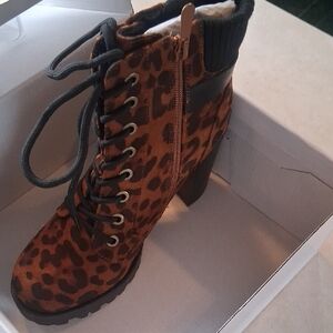 Dream Pairs Leopard Lace-Up Boots